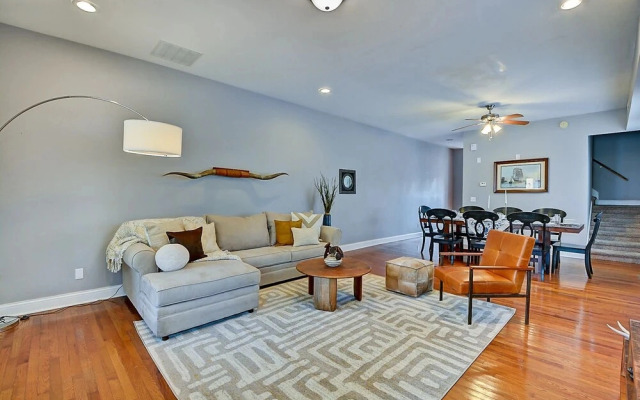 Spacious 4BR House Near Prime Downtown!