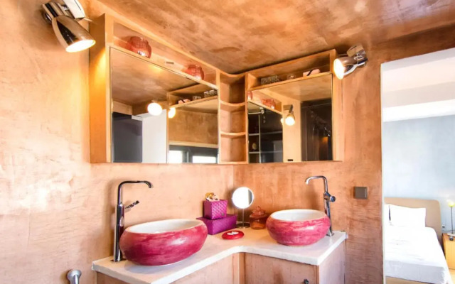 Topfloor stylish apartment with Acropolis view!