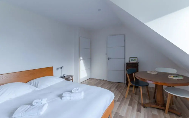 Holiday Home in Saint-pabu Near Beniguet Beach