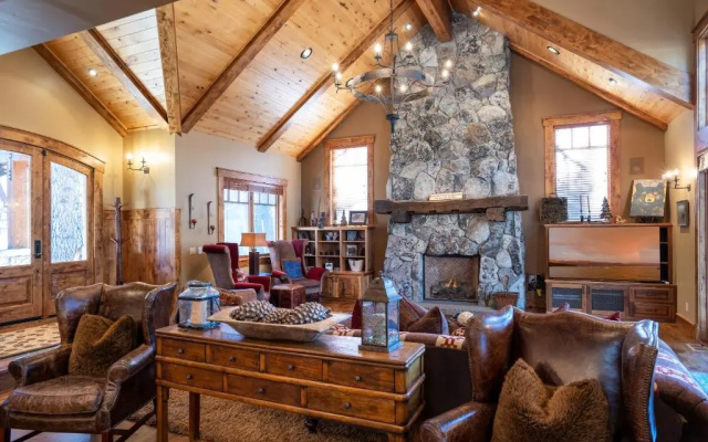 Luxury 4BD Located at Old Greenwood!