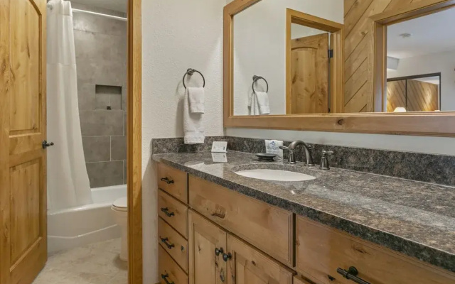 188 Ridgepoint 3 Bedroom Townhouse by RedAwning