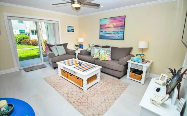 Colony Beach Club 116