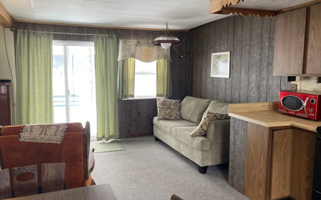 Dixon Lake Resort