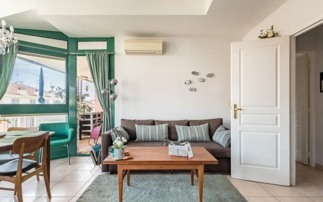 Elegant Holiday Home in Nice with Balcony