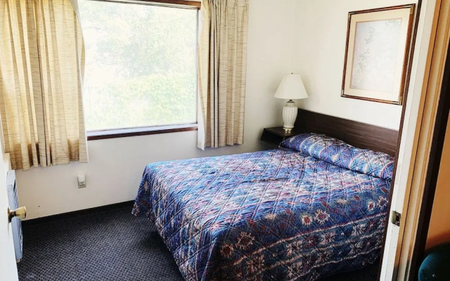 Lakeside Motel