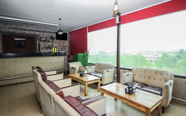 OYO 6894 Hotel White Lily