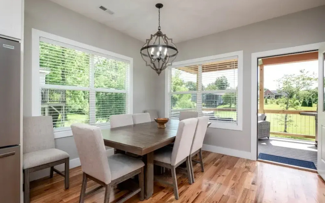 Downtown Brevard Retreat &Cyclists Dream