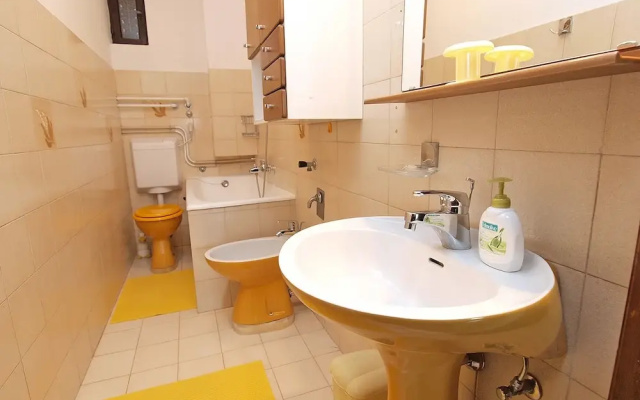 Apartment 864