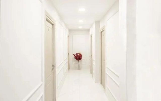 Red Tent Suite 24