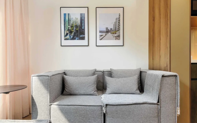 w Striking 2BR in the Heart of San Rafael