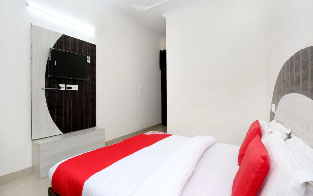 OYO 12025 Hotel Kamal Palace