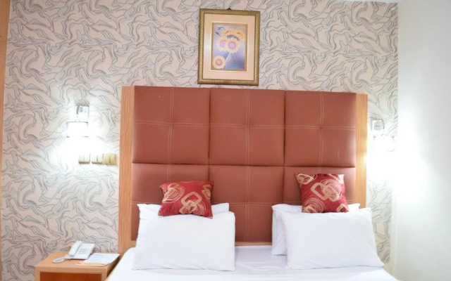 Chariot Hotel