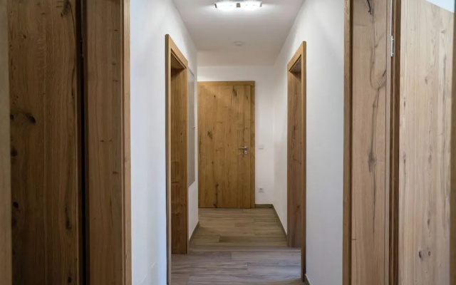 Apartment in Hollersbach Near Ski Lift