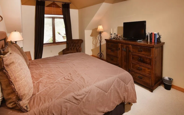 Aspenwood 311 2 Bedroom Condo by RedAwning