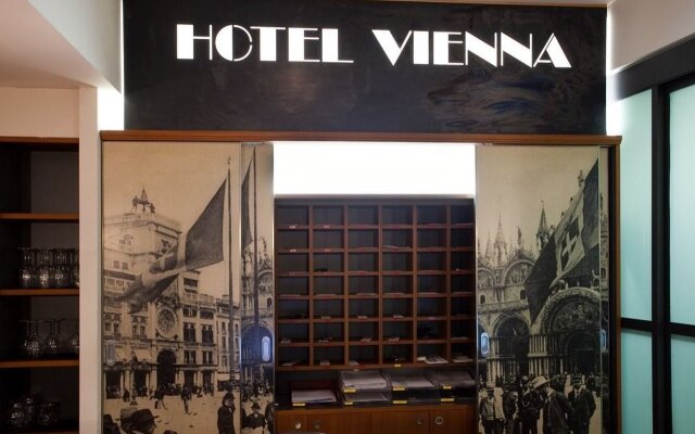 Hotel Vienna in Lido di Jesolo, Italy from 114$, photos, reviews - zenhotels.com hotel front