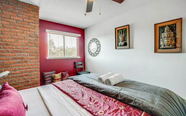 1 Mi to Dtwn: Scenic Prescott Hillside Retreat!
