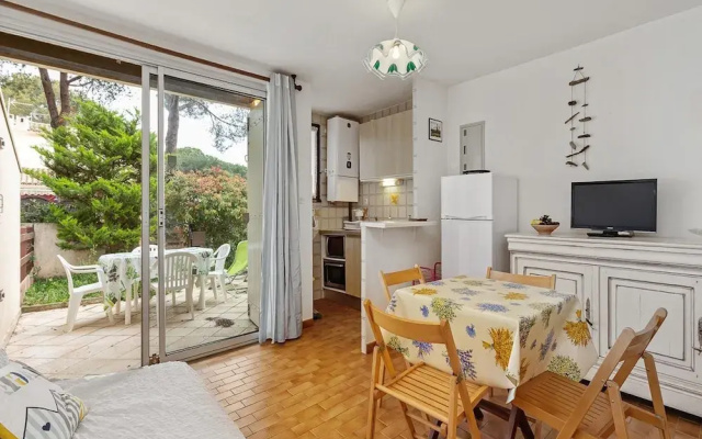 Cozy Retreat Near Agde Beach