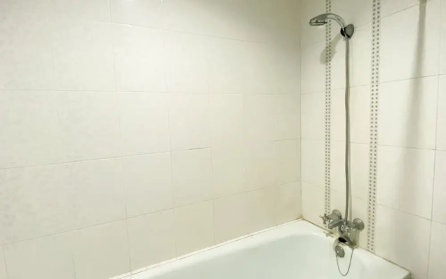 Homey 2Br Apartment Crown Court Executive Condominium