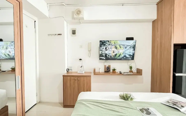 Strategic And Trendy Studio At Bassura City Apartment