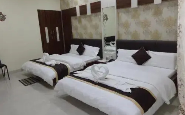 Hotel Prakshi Palace
