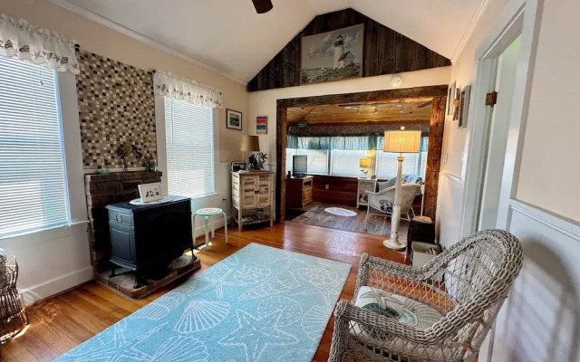 7 Beachside Inn