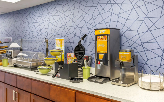 Quality Inn & Suites Apex - Holly Springs