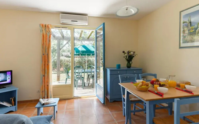 Provencal-style Maisonette With Communal Pool