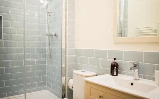 Bright and Spacious Home by Leith Walk
