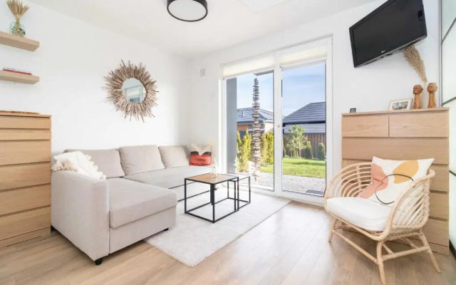 Green Shine Apartment, By Cohost