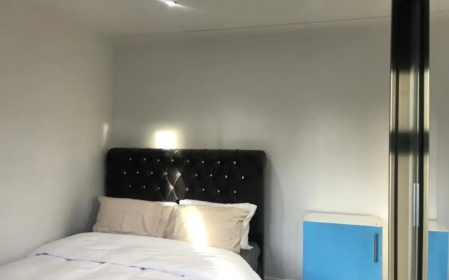 Impeccable 2-Bed Cottage in Dagenham