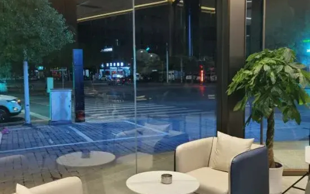 Zhihui Orange Hotel (Dongyang East Bus Station)