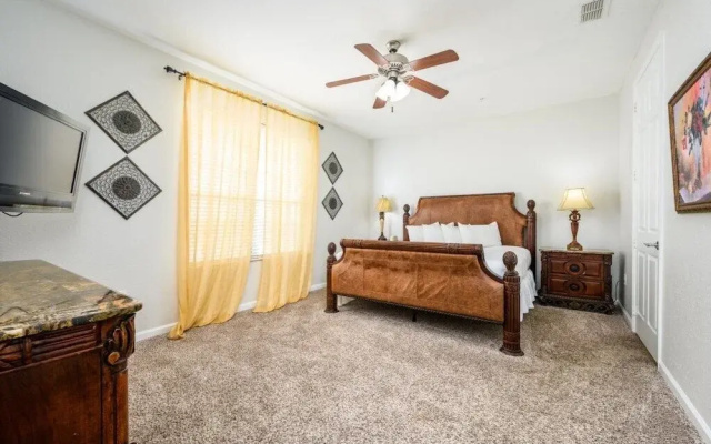 Epic Universe Vista Cay Lakeview Condo - 1019