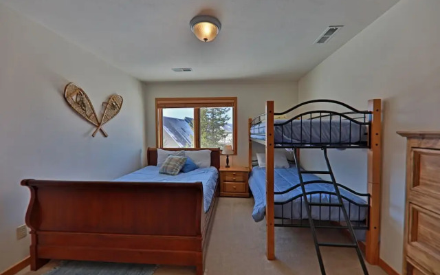 Wapiti Drive Townhome by RedAwning