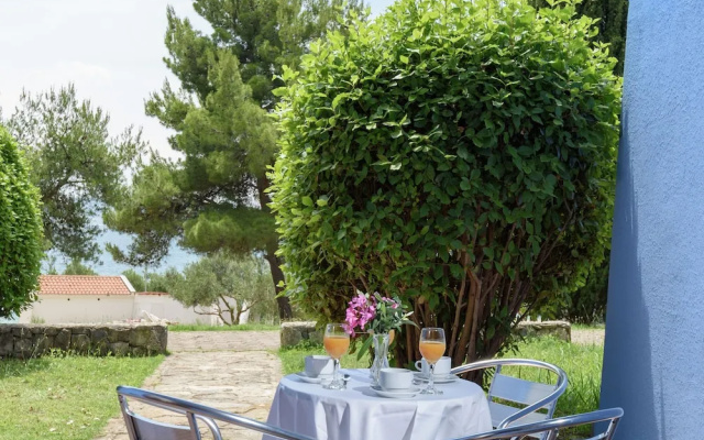Tidy Apartment With Wifi, 4 km From City of Trogir