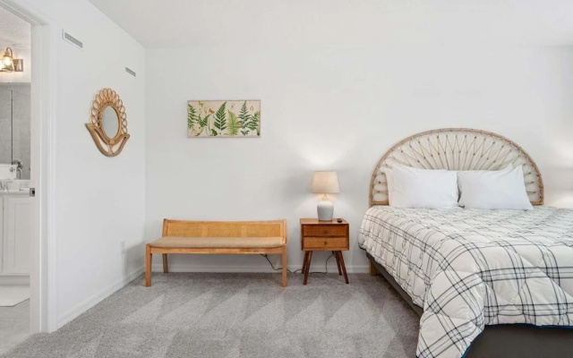 Lake View Villa Sleeps 8!