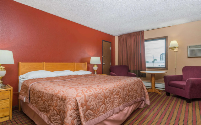 Super 8 by Wyndham Brooklyn Center/MPLS