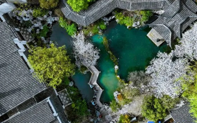 Scholars Hotel Xuntang