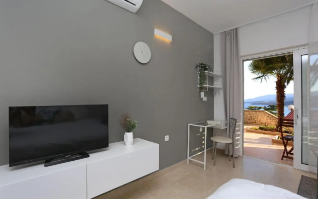 Studio apartment close to the sea - parking