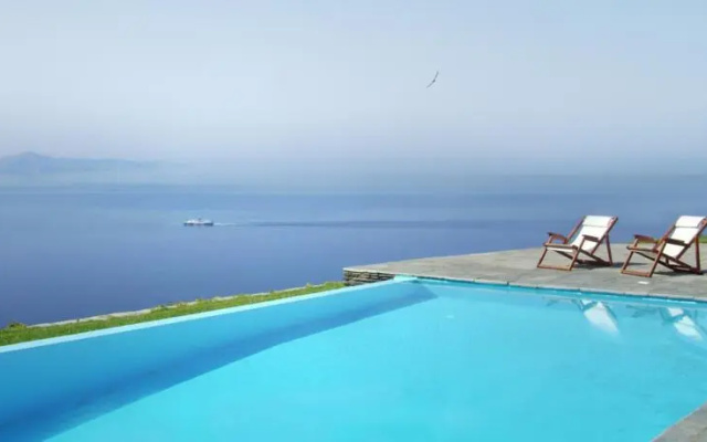 Villa with Breathtaking Sea View
