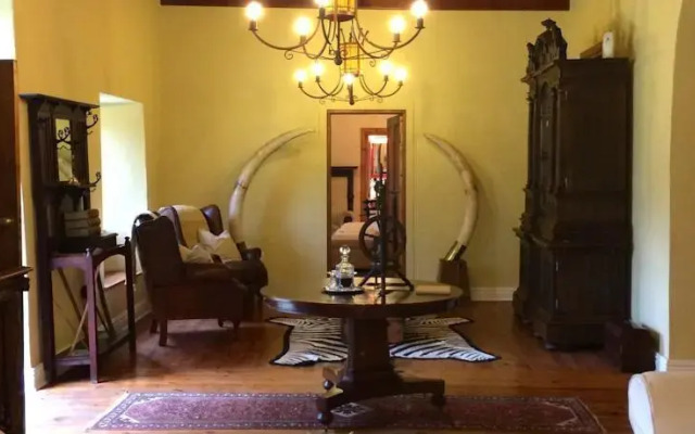 Clifton Country Manor