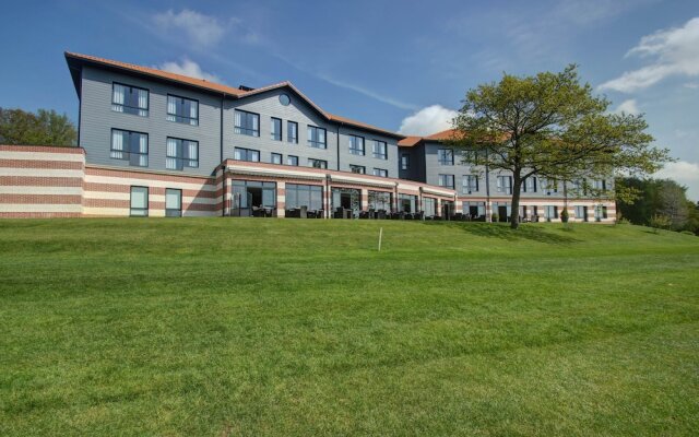 Отель Najeti Hôtel du Golf вид на фасад