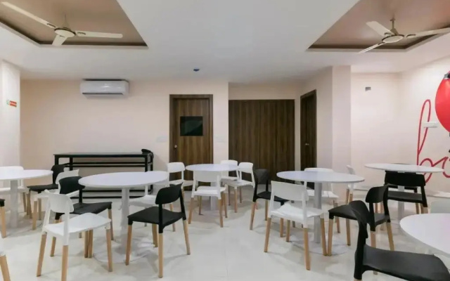 Hotel Greenwood by OYO Rooms