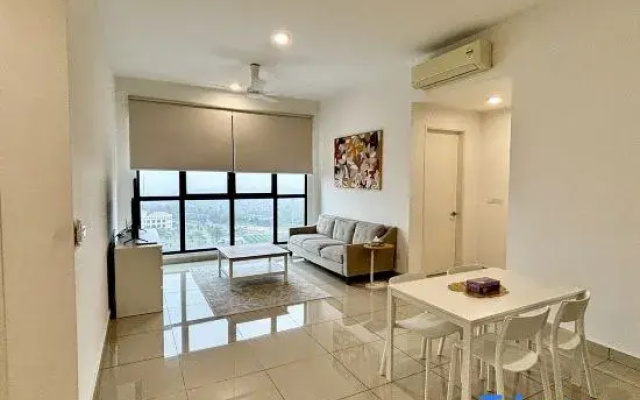 Icon6 Condo Conezion Ioi City Mall Putrajaya, Pool View