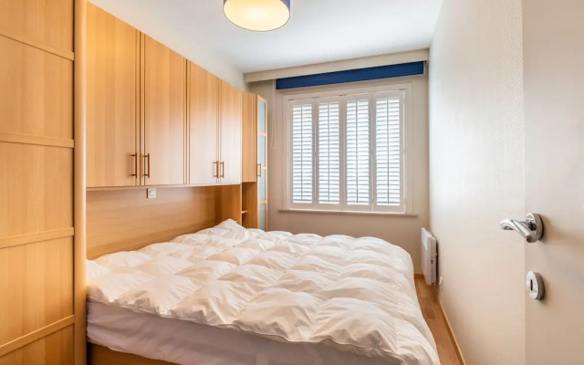 Apartment by Zeedijk With Sea View