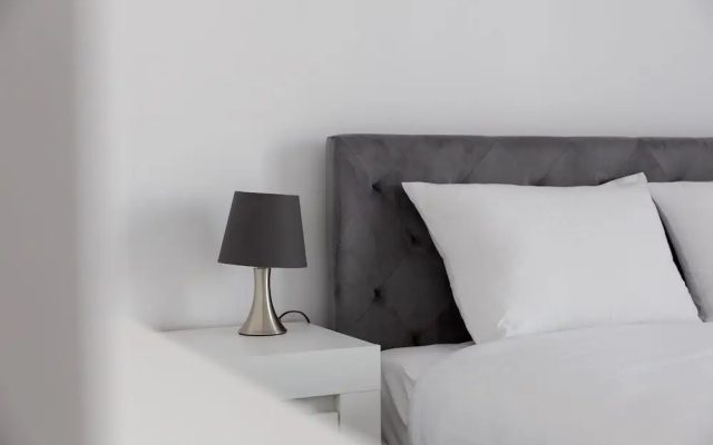 Wola Chic Grey Studio