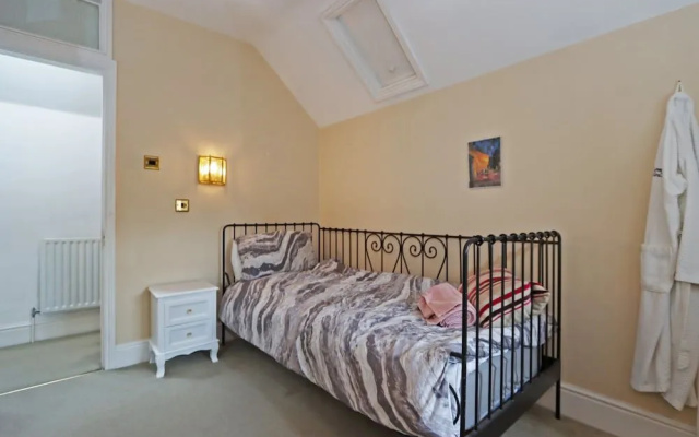Compton House Snug