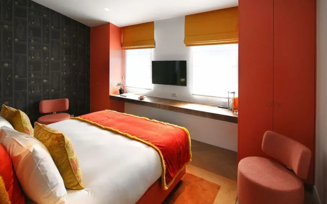 Raphael Suites