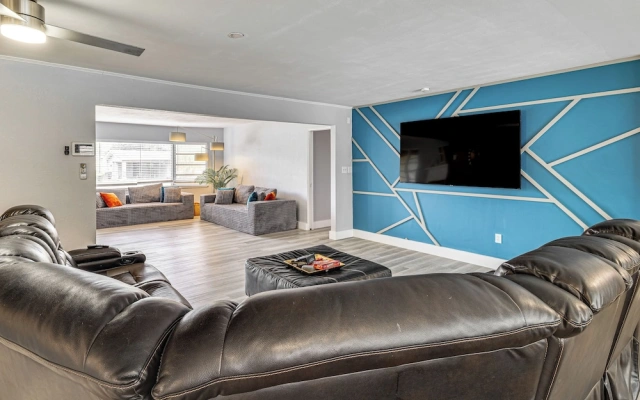 Legoland & Lakes Pool Home Pet Friendly