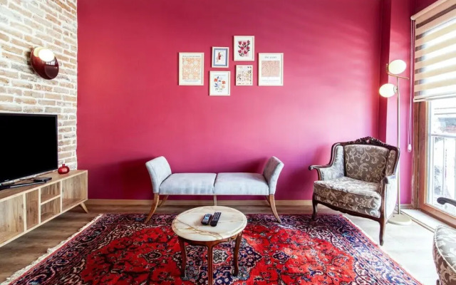 Charming Flat Near Kennedy Avenue in Fatih