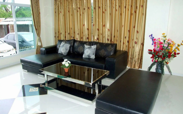 Rueanrimnam Hotel